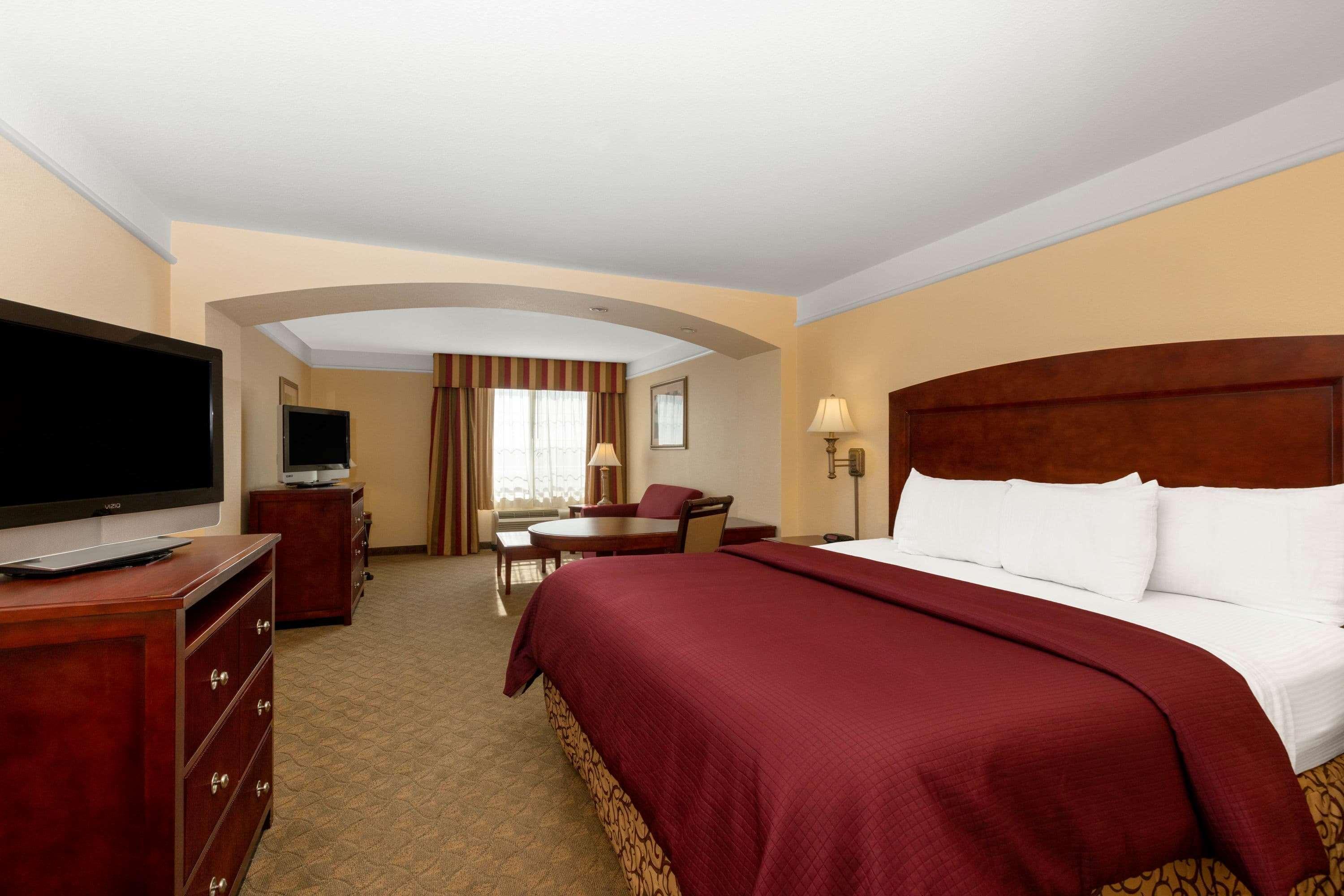 La Quinta By Wyndham Dodge City Exterior photo