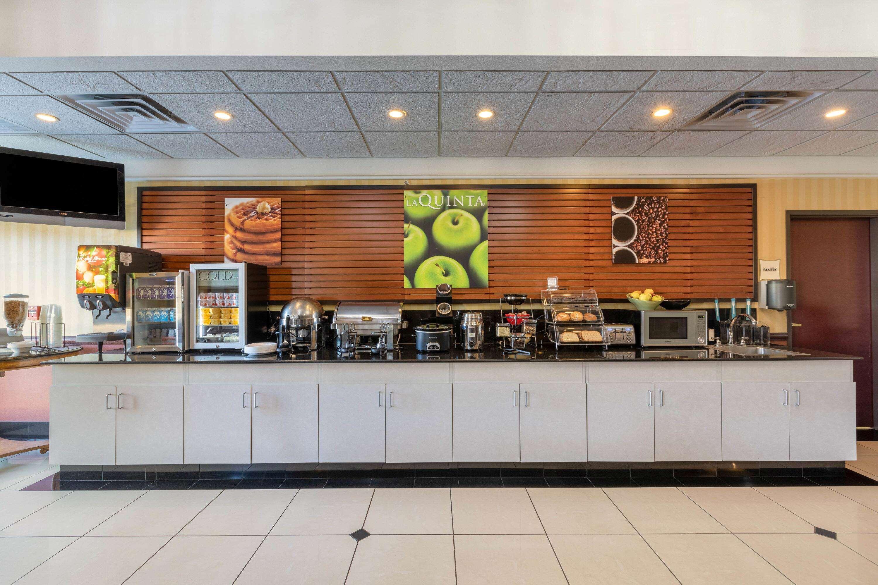 La Quinta By Wyndham Dodge City Exterior photo